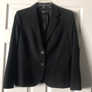 Jones NY black 2 button stretch cropped blazer- dress up or down- year round-EUC